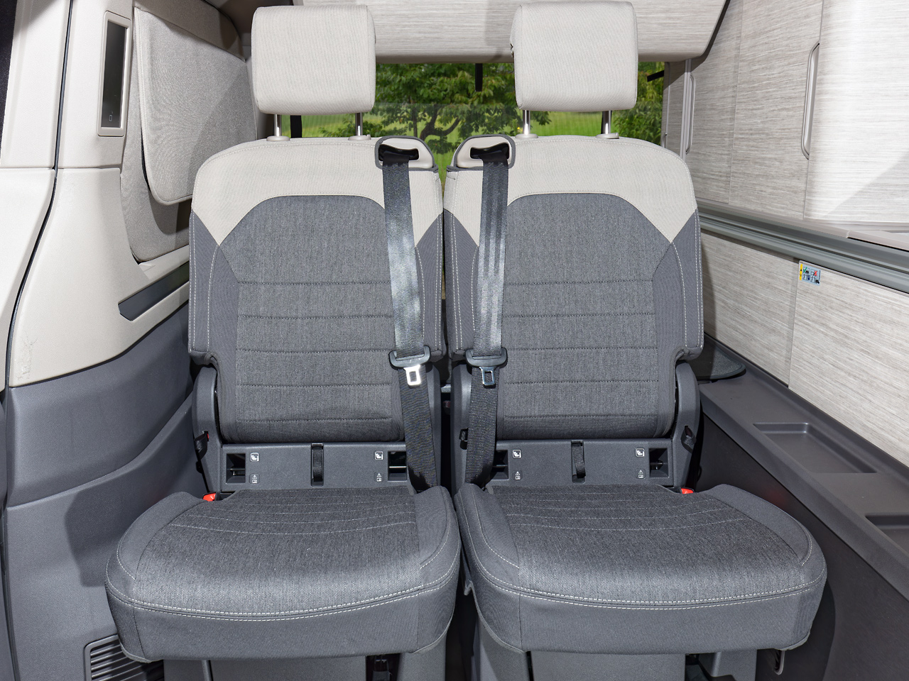 Second Skin ® Schonbezug Schlafsitz links im VW T7 California Ocean/Coast, Beach Tour/Camper, Design "Mèlange Raven/Sandwick".