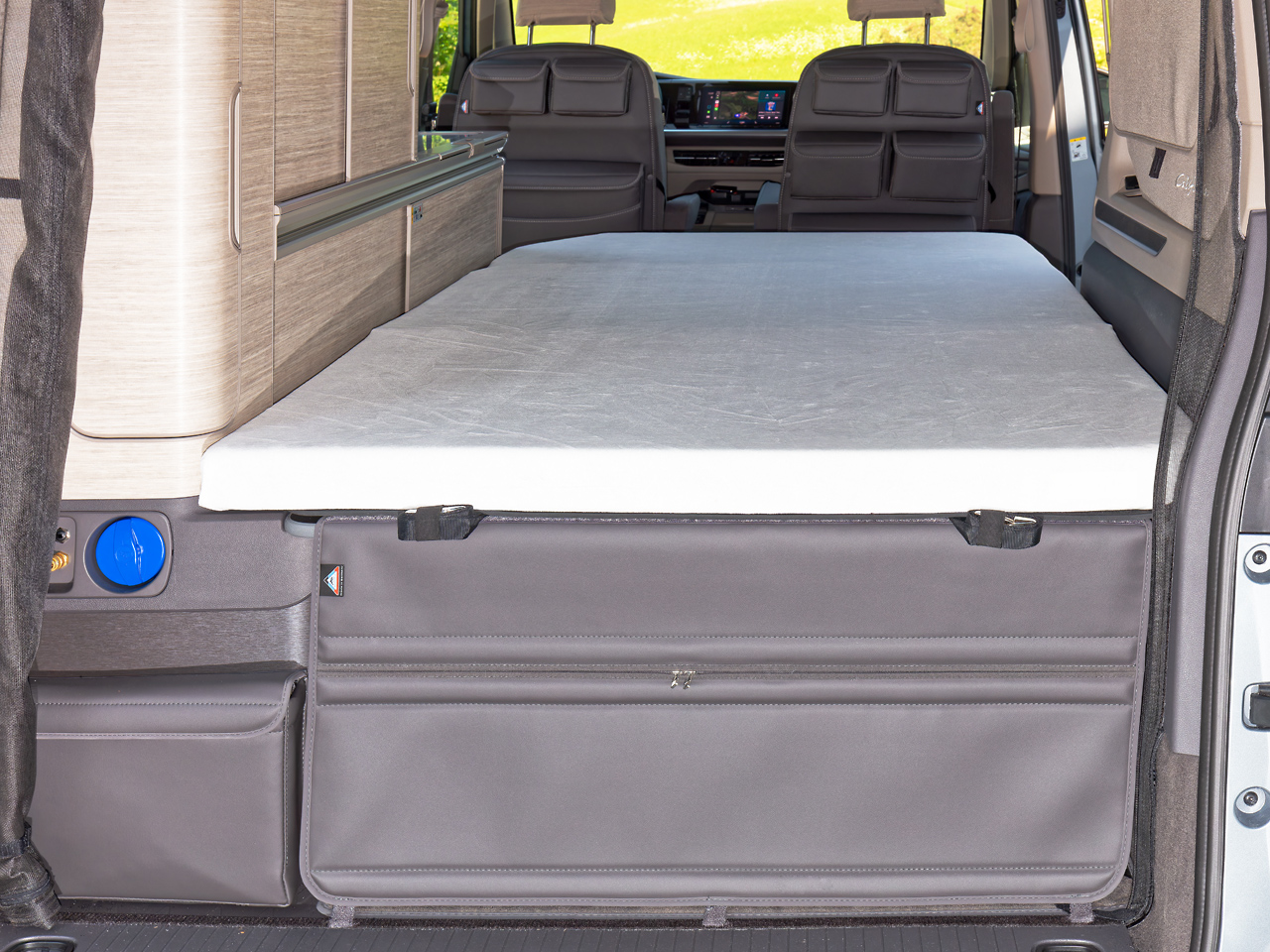 iXTEND ® Spannbettlaken für Original-Faltbett VW T7 California Ocean / Coast, Single-Jersey (50 % Polyester, 50 % Baumwolle), Design: Weiß.