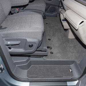 Veloursteppich Fahrerhaus mit Clipbefestigung, Design "Raven", VW T7 Linkslenker mit Trittschutz (ohne Multifunktionstisch/Mittelkonsole)