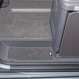 Veloursteppich-Set für beide Fahrgastraum-Trittstufen, Design "Raven", VW T7 California Ocean/Coast