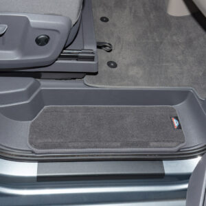 Veloursteppich-Set für beide Fahrerhaus-Trittstufen, Design "Raven", VW T7