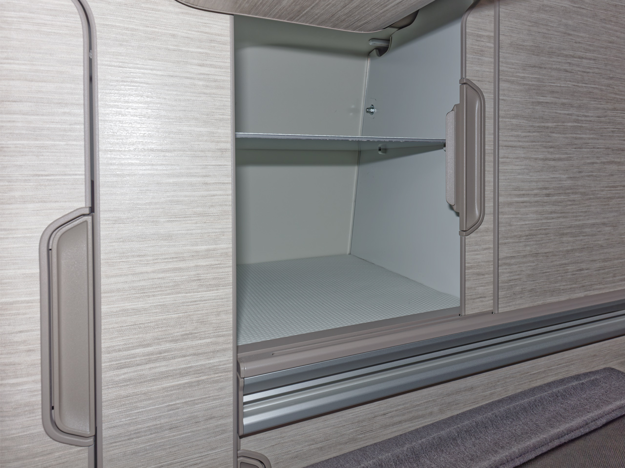 BRANDRUP® Antirutsch-/Schutzmatten für Schrankgefache VW T7 California Ocean / Coast - Image 2