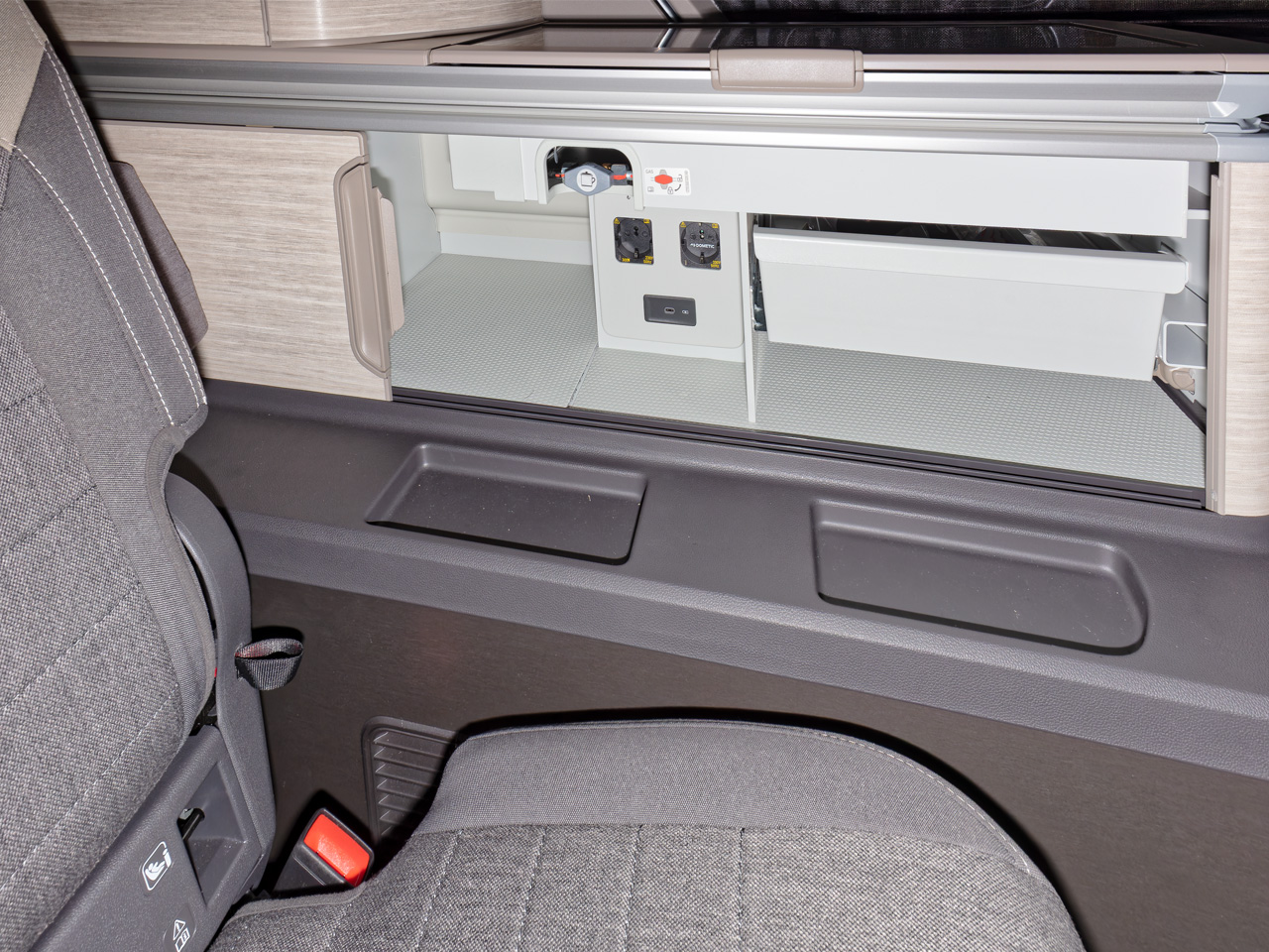 BRANDRUP® Antirutsch-/Schutzmatten für Schrankgefache VW T7 California Ocean / Coast - Image 4